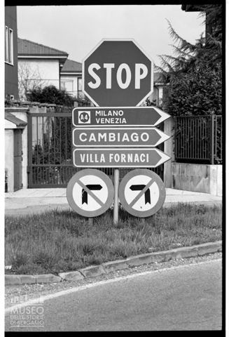 Segnali stradali nel milanese
