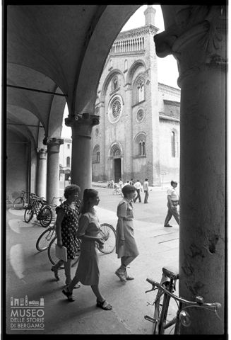 I portici del palazzo del Comune di Crema