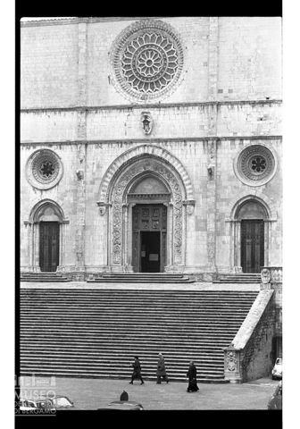 La facciata della cattedrale della Santissima Annunziata a Todi