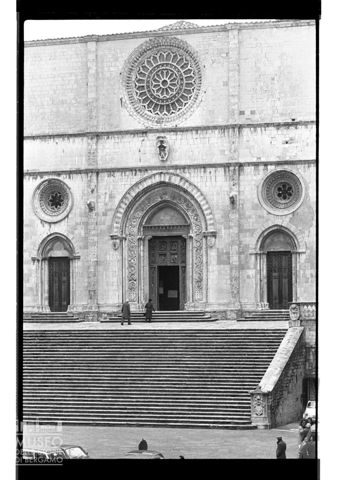 La facciata della cattedrale della Santissima Annunziata a Todi