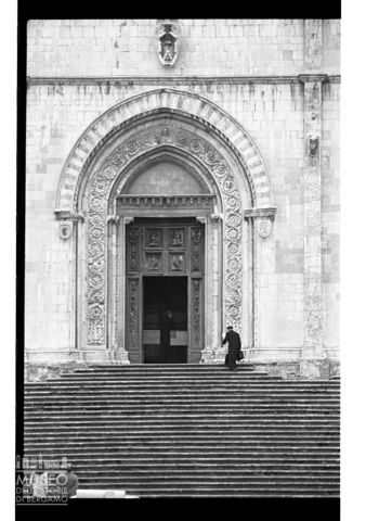 Il portale della cattedrale della Santissima Annunziata a Todi