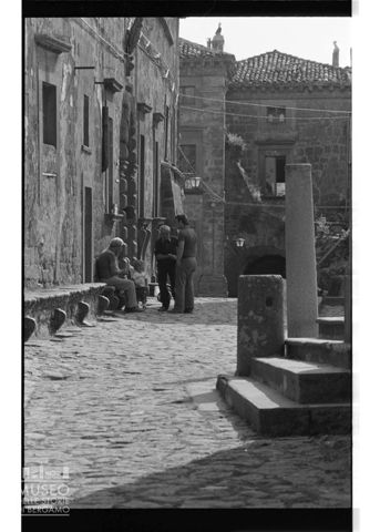 Scena di vita quotidiana a Civita di Bagnoregio