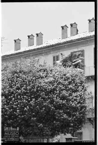 Scorcio di Lecco sotto la neve