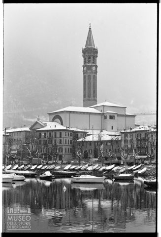 Scorcio di Lecco sotto la neve