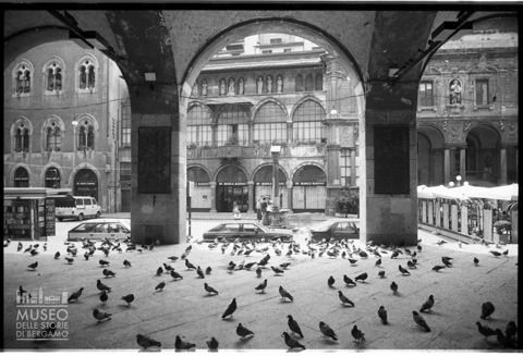 Il portico del Palazzo del Broletto di Milano