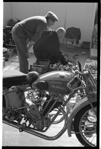 La mostra scambio di auto e moto d'epoca al Parco esposizioni di Novegro