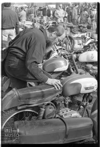 La mostra scambio di auto e moto d'epoca al Parco esposizioni di Novegro