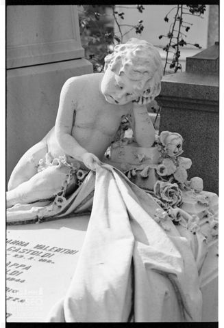 Particolare di una tomba nel Cimitero Monumentale di Milano