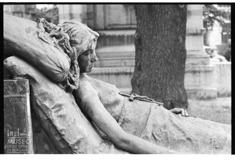 Il monumento funebre di Enrico Butti dedicato a Isabella Casati nel Cimitero Monumentale di Milano