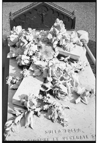 Particolare di una tomba nel Cimitero Monumentale di Milano