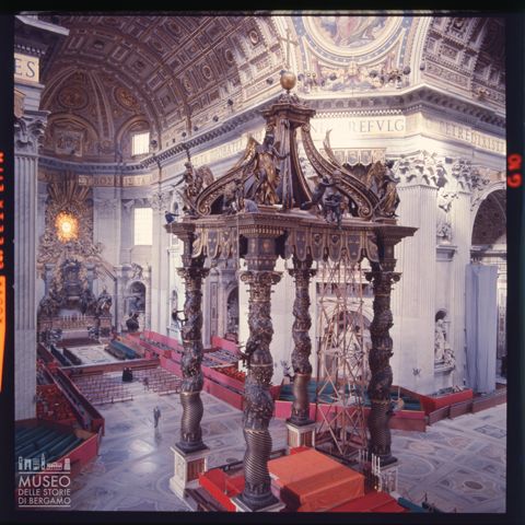 Il baldacchino di Gian Lorenzo Bernini nella Basilica di San Pietro in Vaticano