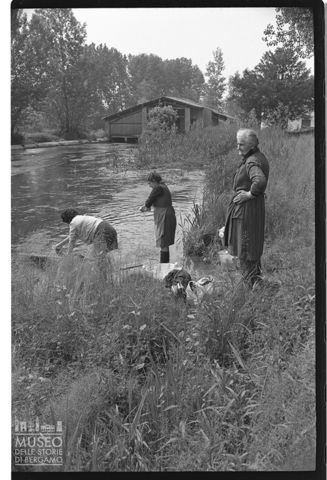 Lavandaie nei pressi del fiume Mincio a Goito