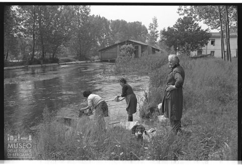 Lavandaie nei pressi del fiume Mincio a Goito