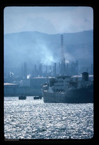 Il porto e le raffinerie di petrolio ad Augusta