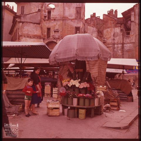 Scena di mercato a Milano