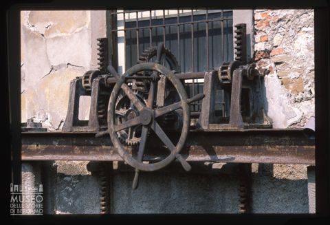 Particolare di un ingranaggio a Bergamo