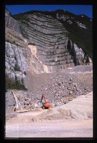 Le cave della cementeria di Zogno