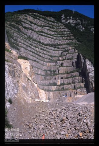 Le cave della cementeria di Zogno