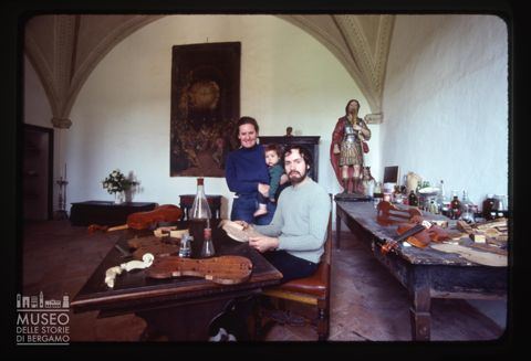 Il liutaio Alceste Bulfari con la famiglia a Santa Maria di Bressanoro di Castelleone