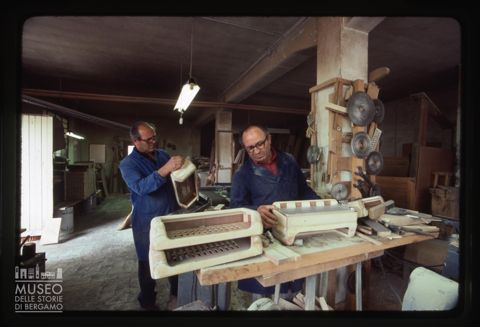 Un laboratorio di produzione di fisarmoniche a Castelfidardo