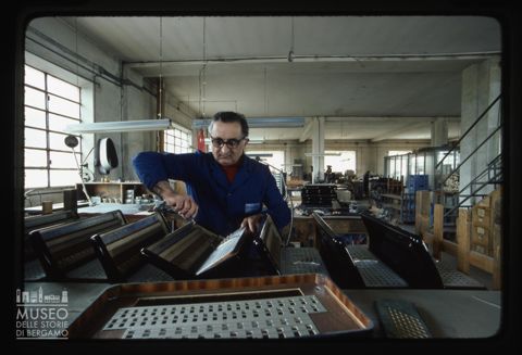 Un laboratorio di produzione di fisarmoniche a Castelfidardo
