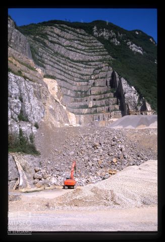 Le cave della cementeria di Zogno