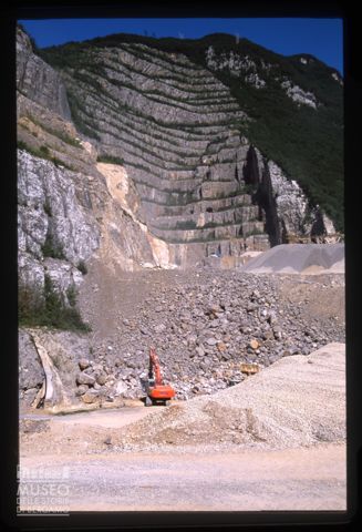 Le cave della cementeria di Zogno