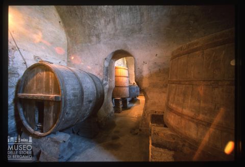 Botti nella cantina del Palazzo Ducale di Urbania