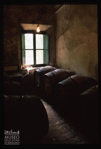 Una cantina del Vin Santo nella Tenuta di Lucciano a Quarrata