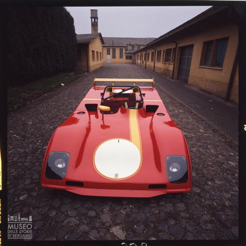 Una Ferrari 312 P nello stabilimento di Maranello