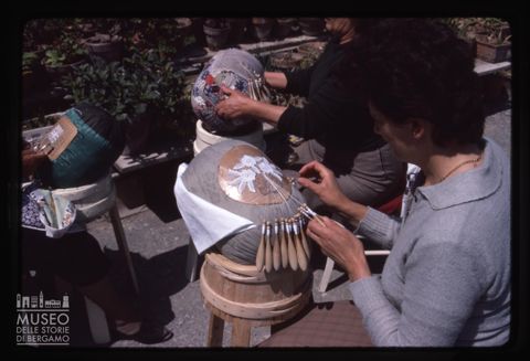 Ricamatrici al tombolo ad Acquaviva Picena