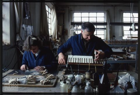 Un laboratorio di produzione di fisarmoniche a Castelfidardo