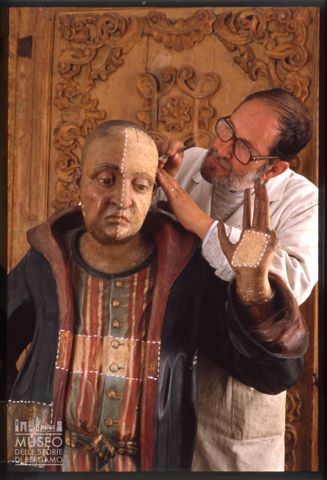 Restauratore di statue a Bergamo