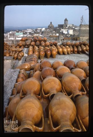 Magazzino di anfore all'aperto a Grottaglie