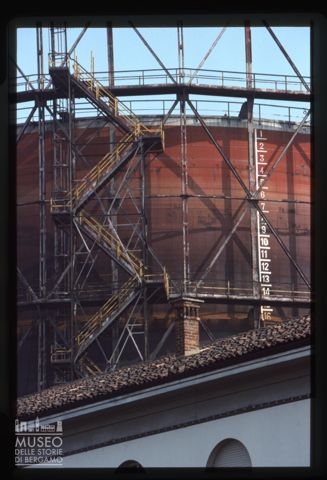Vecchio gasometro a Milano