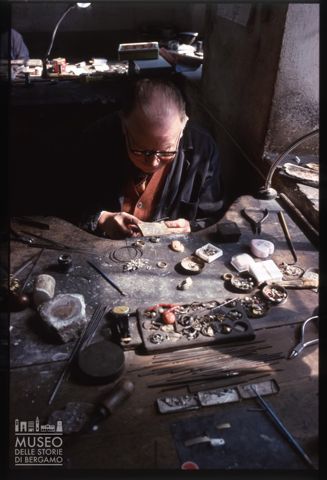Laboratorio orafo a Jesi