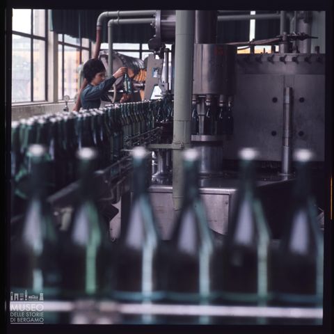Stabilimento per la produzione di bottiglie di vetro