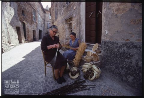 Artigiane ad Acquaviva Picena