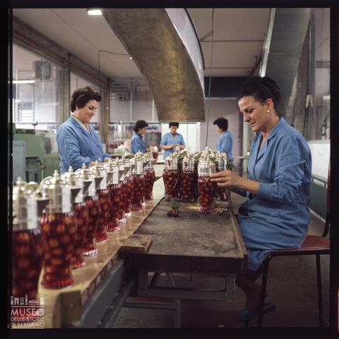 Produzione artigianale di ciliegie sotto spirito
