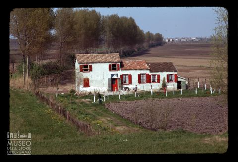 Paesaggio agreste con cascina
