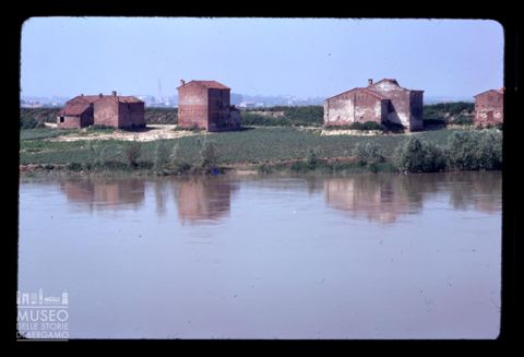 Cascine in riva all'Adige