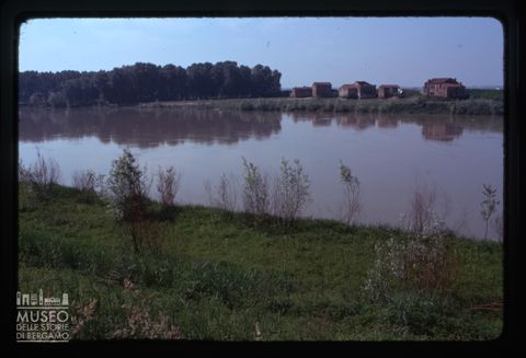 Cascine in riva all'Adige