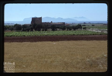 Paesaggio agreste con masseria
