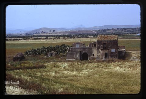 Paesaggio agreste con masseria