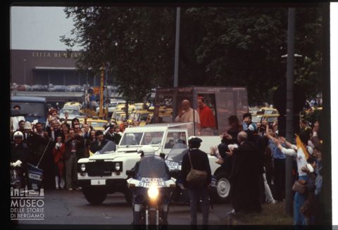 Corteo papale da Linate verso Milano
