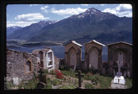 Il cimitero di Peglio