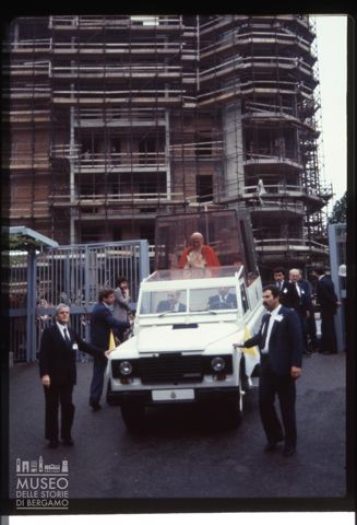 Giovanni Paolo II in visita alla Fiera di Milano