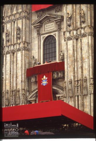 Giovanni Paolo II recita il 