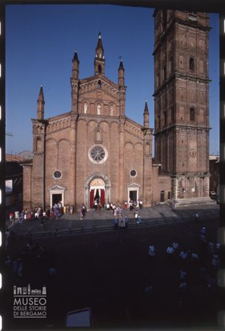 La piazza dei Santi Fermo e Rustico a Caravaggio