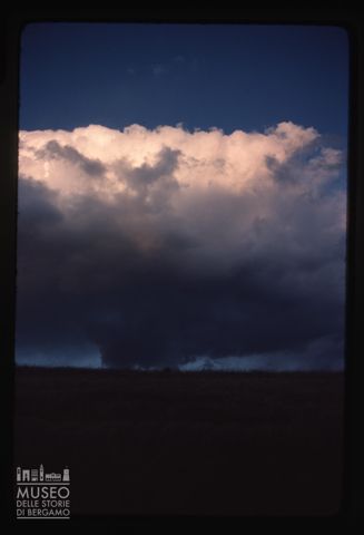 Paesaggio marchigiano con nubi